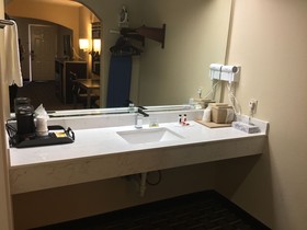 Days Inn & Suites by Wyndham Houston North/FM 1960