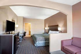 Days Inn & Suites by Wyndham Houston North/FM 1960