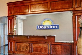 Days Inn & Suites by Wyndham Houston North/FM 1960