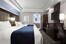 Days Inn & Suites by Wyndham Houston Hobby Airport