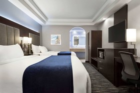 Days Inn & Suites by Wyndham Houston Hobby Airport