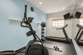Days Inn & Suites by Wyndham Houston Hobby Airport
