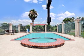 Days Inn & Suites by Wyndham Houston North/FM 1960