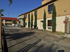 Mustang Inn