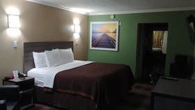 Days Inn by Wyndham Houston East