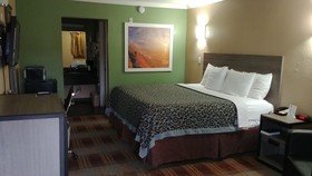 Days Inn by Wyndham Houston East