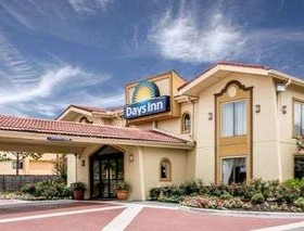 Days Inn by Wyndham Houston