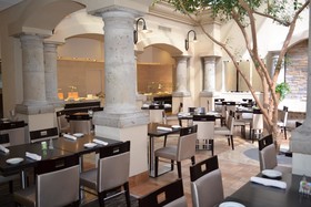 DoubleTree by Hilton Hotel Houston Hobby Airport