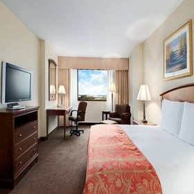 DoubleTree by Hilton Hotel Houston Hobby Airport