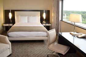 DoubleTree by Hilton Hotel Houston Hobby Airport