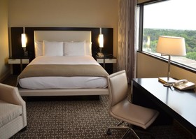 DoubleTree by Hilton Hotel Houston Hobby Airport