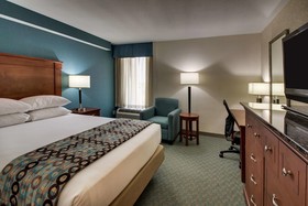 Sonesta Essential Houston Hobby Airport