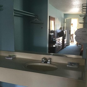 Guest Inn & Suites