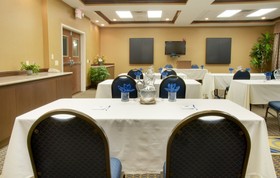 Holiday Inn Express & Suites Houston Energy Corridor - W Oaks