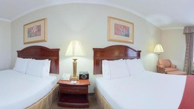 Holiday Inn Express & Suites Houston East