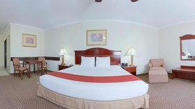 Holiday Inn Express & Suites Houston East