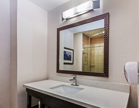 Holiday Inn Express & Suites Houston East