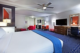 Holiday Inn Express & Suites Houston East