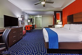 Holiday Inn Express & Suites Houston East
