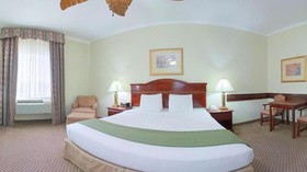 Holiday Inn Express & Suites Houston East