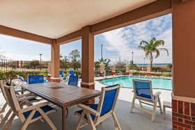 Holiday Inn Express & Suites Houston East