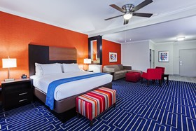 Holiday Inn Express & Suites Houston East