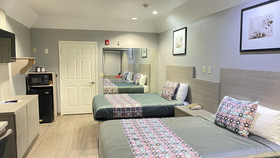 Island Suites Hobby Airport