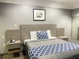 Island Suites Hobby Airport
