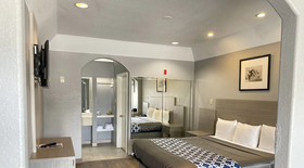 Island Suites Hobby Airport