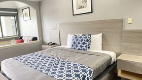 Island Suites Hobby Airport