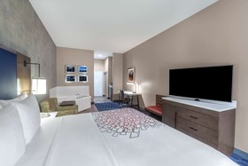 La Quinta Inn & Suites by Wyndham Houston Channelview
