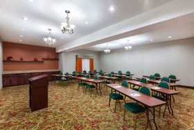 La Quinta Inn & Suites by Wyndham Houston Channelview