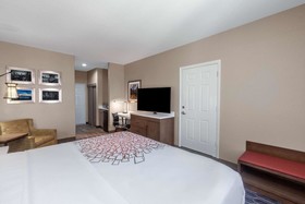La Quinta Inn & Suites by Wyndham Houston Channelview