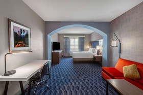 La Quinta Inn & Suites by Wyndham Houston Channelview
