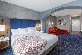 La Quinta Inn & Suites by Wyndham Houston Channelview