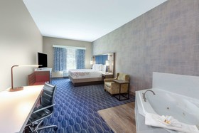 La Quinta Inn & Suites by Wyndham Houston Channelview