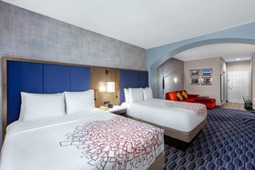 La Quinta Inn & Suites by Wyndham Houston Channelview