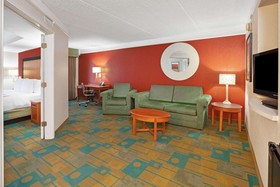 La Quinta Inn & Suites by Wyndham Houston Galleria Area