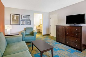 La Quinta Inn & Suites by Wyndham Houston NW Brookhollow