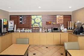 La Quinta Inn & Suites by Wyndham Houston NW Brookhollow