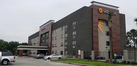 La Quinta Inn & Suites by Wyndham Houston NW Brookhollow