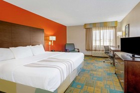 La Quinta Inn & Suites by Wyndham Houston NW Brookhollow