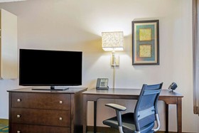 La Quinta Inn & Suites by Wyndham Houston NW Brookhollow