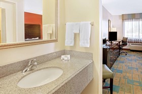 La Quinta Inn & Suites by Wyndham Houston NW Brookhollow