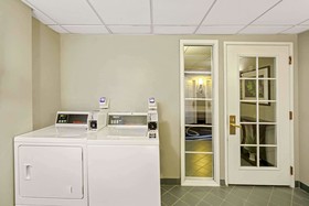 La Quinta Inn & Suites by Wyndham Houston West Park 10