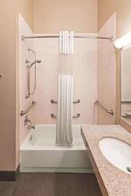 La Quinta Inn & Suites by Wyndham Houston Hobby Airport