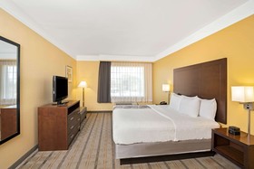 La Quinta Inn & Suites by Wyndham Houston NW Beltway8/WestRD