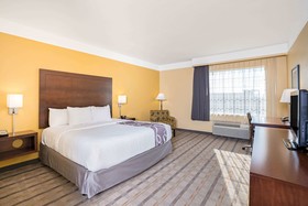 La Quinta Inn & Suites by Wyndham Houston NW Beltway8/WestRD