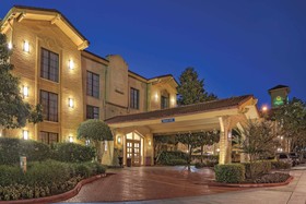 Super 8 by Wyndham - The Woodlands North