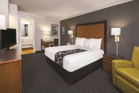 Super 8 by Wyndham - The Woodlands North